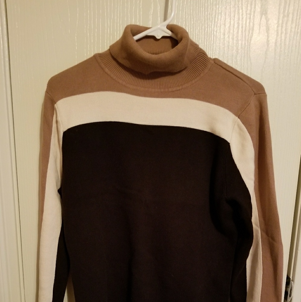 Turtleneck light weight sweater